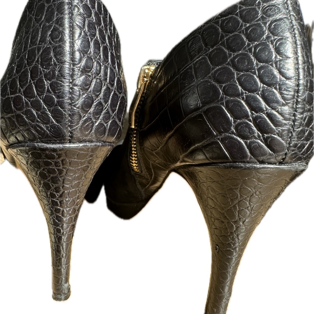 Vince Camuto Elvin booties. Black suede with textured leather heel